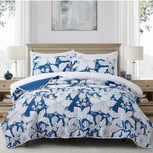 ⭐️Blue Floral Bedding Quilt Set Lightweight Reversible with 2 Pillowshams, Queen